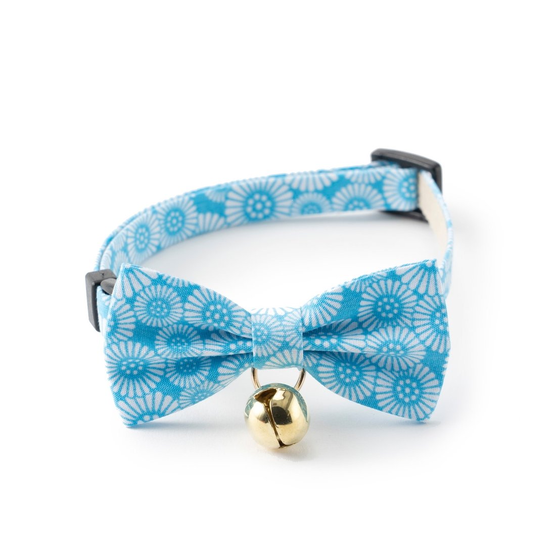 Light blue cat outlet collar